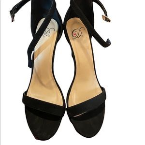 Strappy black velvet D heels size 9